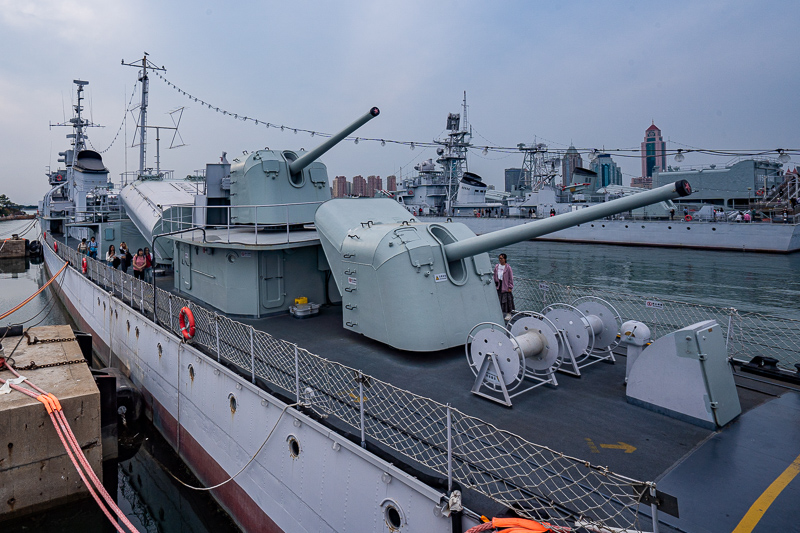 成都武侯祠內導游(成都當?shù)貙в味嗌僖惶?