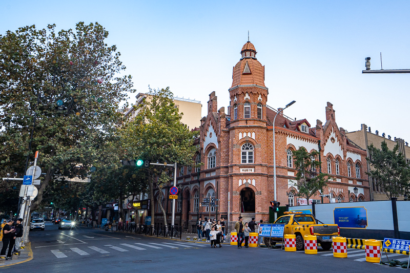 成都網(wǎng)紅的導(dǎo)游是誰啊(泰國在線紅色導(dǎo)游阿梅來自哪里)