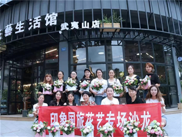 到廈門中巴包車多少錢，廈門專線車電話是多少