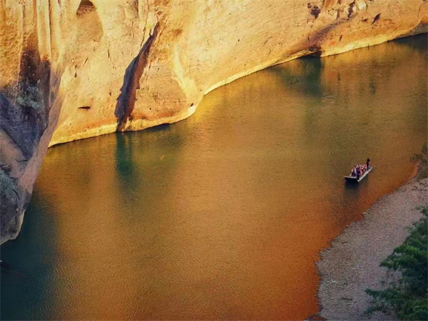 最近很火的西安導(dǎo)游視頻(在新疆當(dāng)導(dǎo)游咋樣)